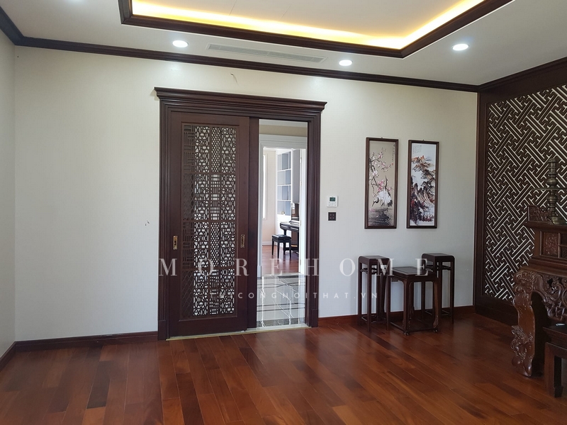 Thi công tranh canvas treo tường phong cảnh khung gỗ mang ý nghĩa, phong thủy riêng tô điểm cho không gian.